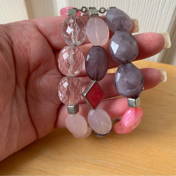 Pink & Gray beaded bracelet with matching earrings - Picture 3 of 5